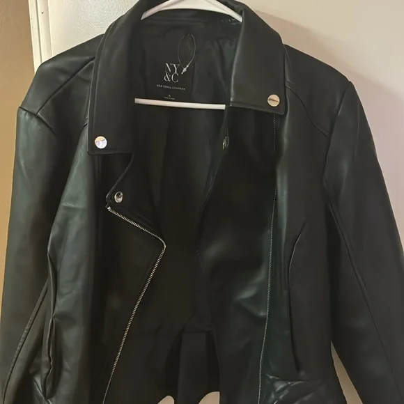 Black moto coat. - Picture 2 of 5